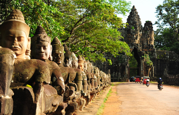 3 Days private tour Discover Angkor Wat and Floating Village